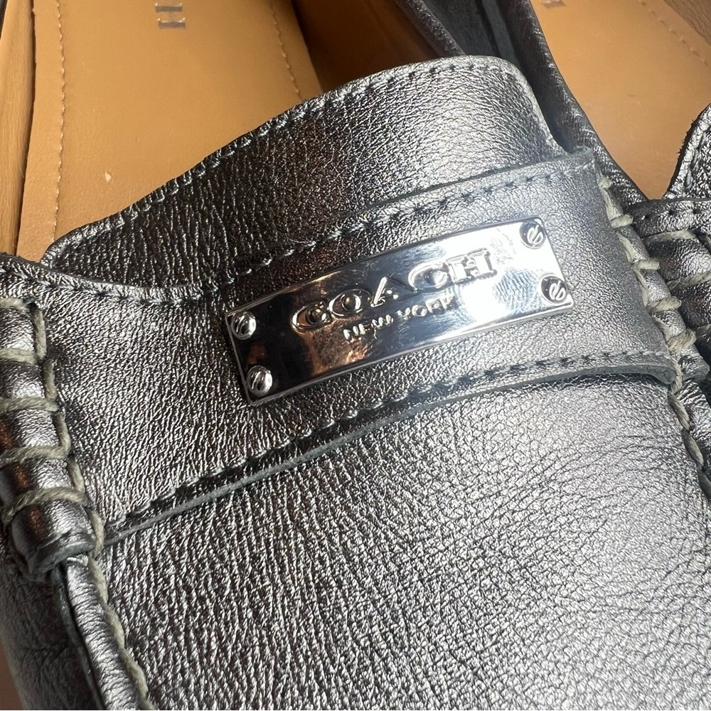 Coach Silver Flats Sleek Design - Picture 3 of 8
